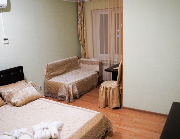 2-местный 1-комнатный номер люкс бизнес с 1 двуспальной кроватью (с полупансионом) - Гостиница «Крым» Астрахань