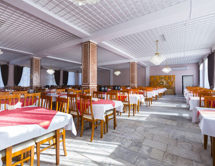 Столовая общий зал - Санаторий «Целебный ключ»