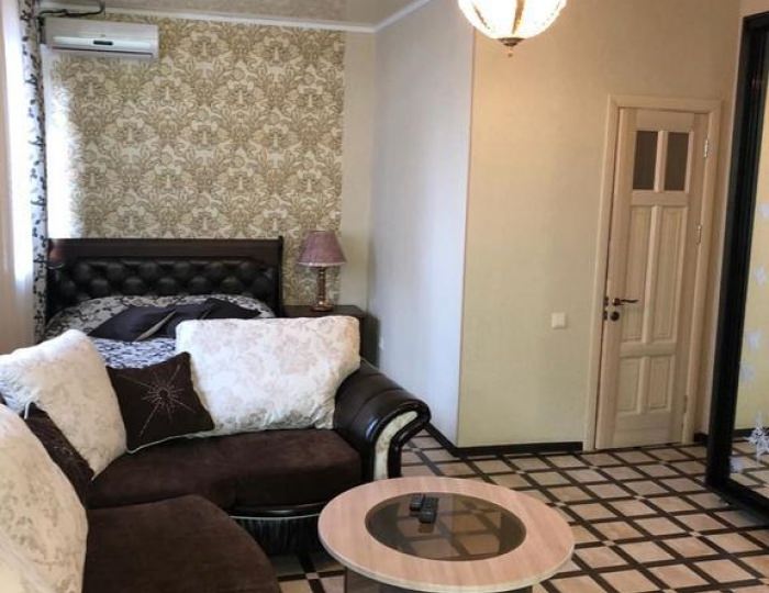 Номер полулюкс с 1 двуспальной кроватью - Мини-отель «Сафари» Астрахань