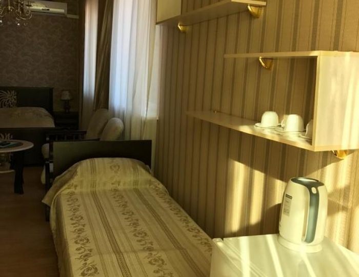 Номер улучшенный семейный с 1 односпальной и 1 двуспальной кроватью - Мини-отель «Сафари» Астрахань