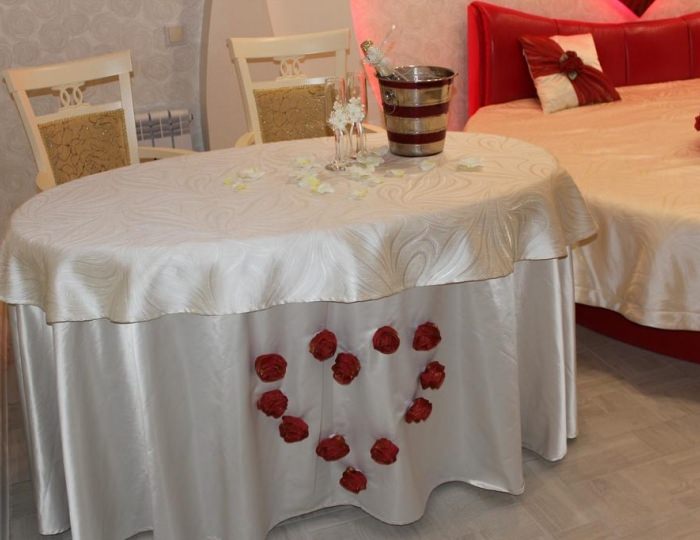 Номер люкс свадебный с 1 двуспальной кроватью - Мини-отель «Сафари» Астрахань