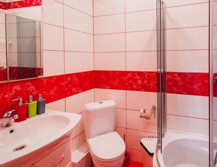 Комната Делюкс с 3 односпальными кроватями Санта Барбара - Гостевой дом «Три Зайца» Мурманск