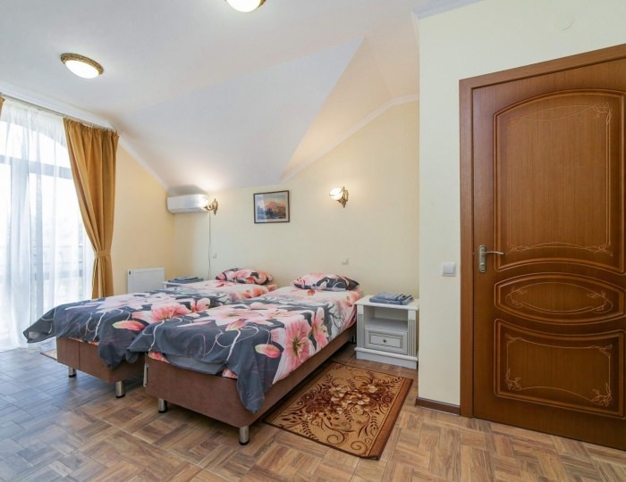 Комната стандарт с 2 односпальными кроватями - Хостел «Ангара» Перевальное