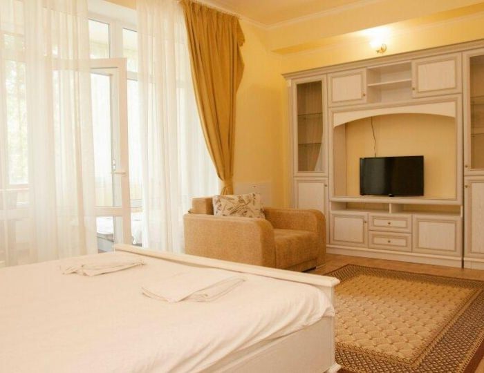 Комната стандарт с 2 односпальными и 1 двуспальной кроватью - Хостел «Ангара» Перевальное