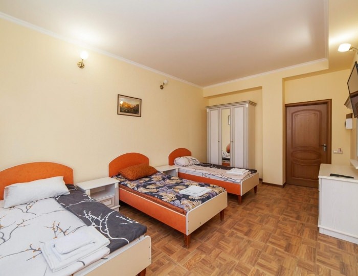 Комната стандарт с 3 односпальными кроватями - Хостел «Ангара» Перевальное