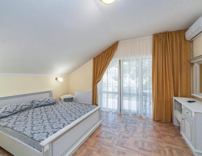 Комната стандарт с 1 двуспальной кроватью - Хостел «Ангара» Перевальное