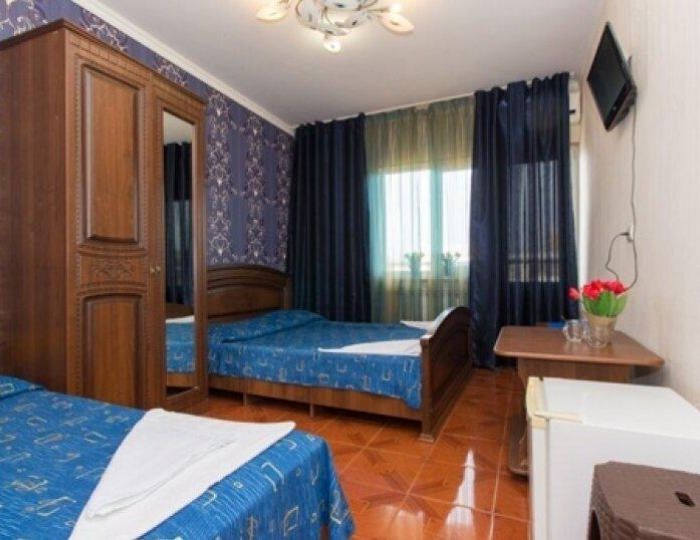 4-местный номер стандарт с балконом (с завтраком) - Гостиница «Вилла Замок»