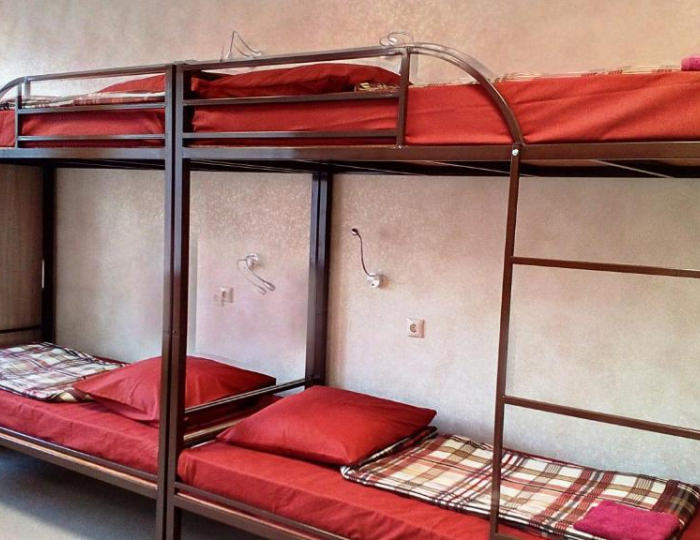 Кровать в 8-местном общем номере - Отель «Гостевой центр На Донбасской» Воронеж