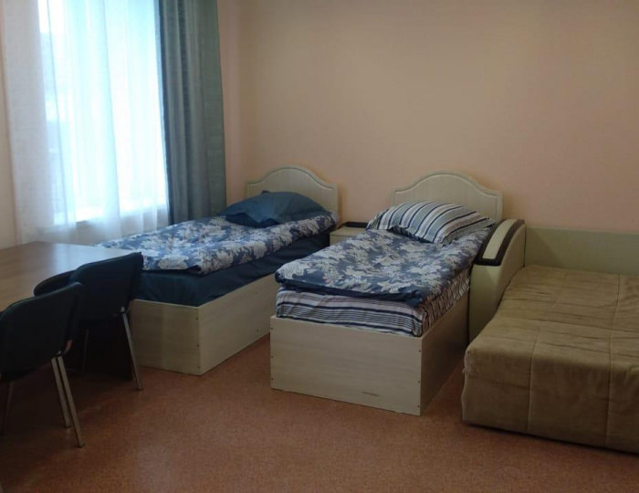 4-местный номер с 2 односпальными кроватями и двуспальным диваном (удобства общие) - Мини-отель «Неделина 26» Воронеж