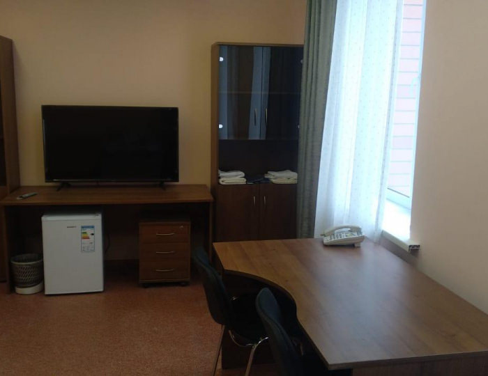 4-местный номер с 2 односпальными кроватями и двуспальным диваном (удобства общие) - Мини-отель «Неделина 26» Воронеж