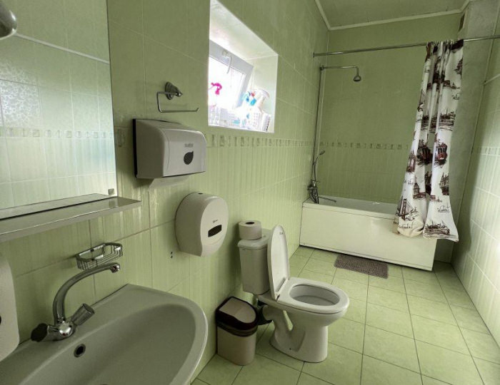 5-местный номер стандарт 1 односпальной кроватью и 2 двуспальными кроватями (удобства общие) - Мини-отель «Неделина 26» Воронеж