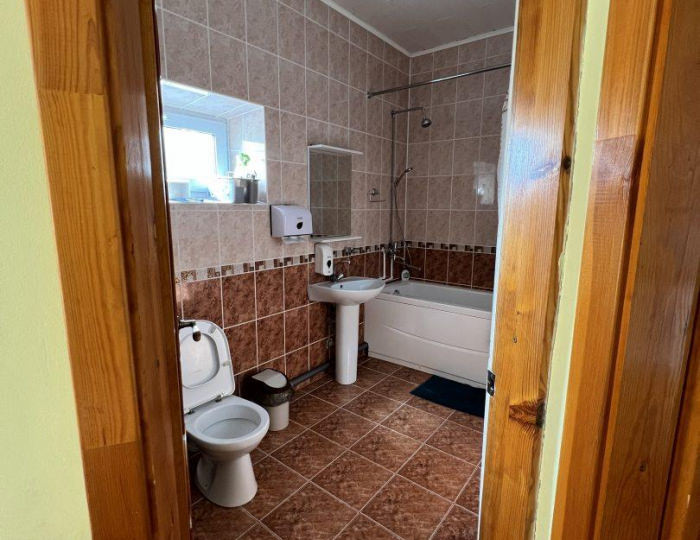 6-местный номер стандарт с 2 двуспальными кроватями и диваном (удобства общие) - Мини-отель «Неделина 26» Воронеж