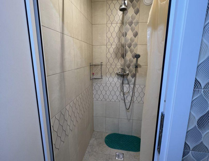 6-местный номер стандарт с 2 двуспальными кроватями и диваном (удобства общие) - Мини-отель «Неделина 26» Воронеж