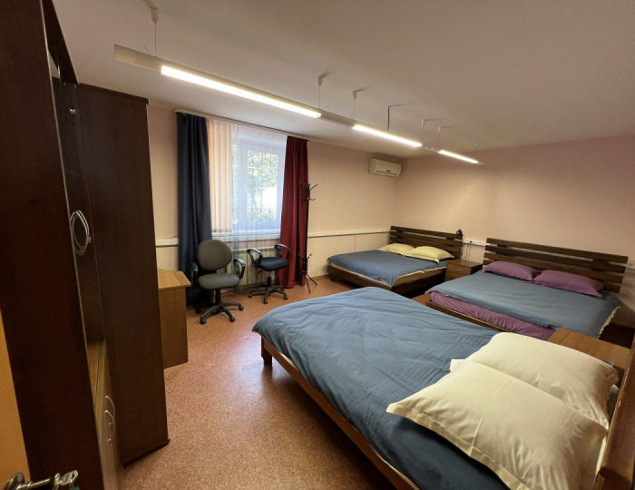 6-местный номер стандарт с 3-мя двуспальными кроватями (удобства общие) - Мини-отель «Неделина 26» Воронеж