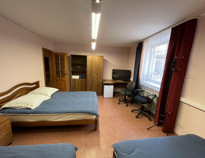 6-местный номер стандарт с 3-мя двуспальными кроватями (удобства общие) - Мини-отель «Неделина 26» Воронеж