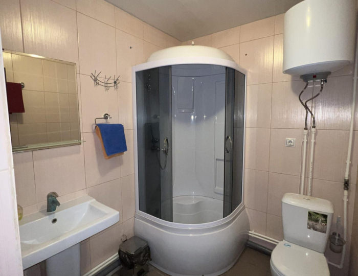 Номер улучшенный с 1 односпальной и 1 двуспальной кроватью - Мини-отель «Швеция» Воронеж