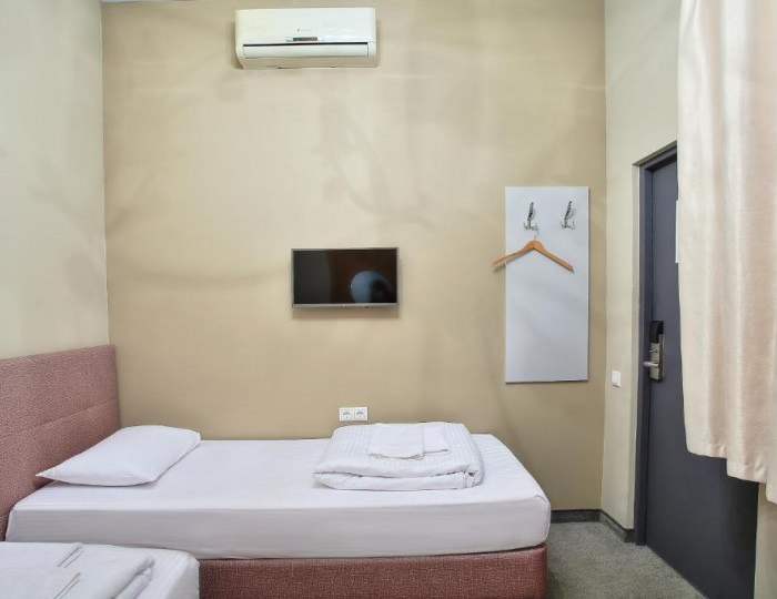 Номер эконом с 2 односпальными кроватями (без окна) - Мини-отель «Максим Горький» Сочи