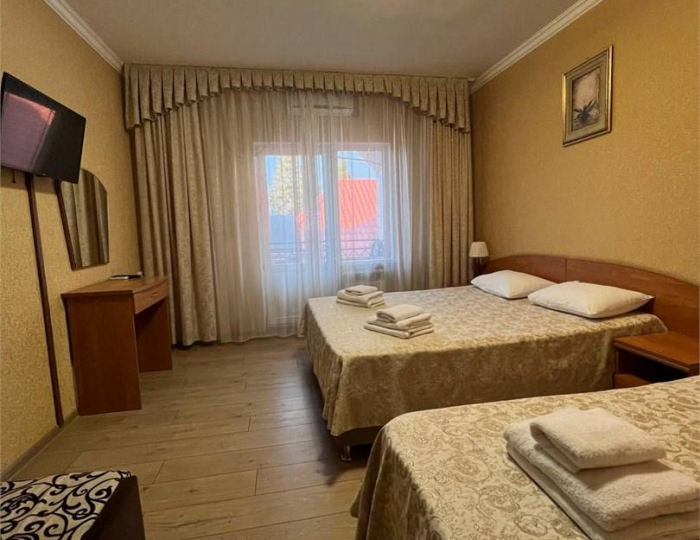 Номер стандарт с 1 односпальной и 1 двуспальной кроватью №47 - Гостевой дом «Юнона» Сириус