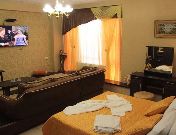 3-местный номер люкс с 1 двуспальной кроватью - Мини-отель «Шанс» Элиста