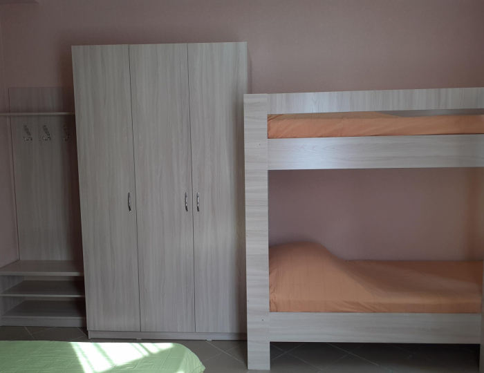 Номер эконом с 1 двуспальной кроватью и 1 двухъярусной кроватью #9 - Мини-отель «Эврика» Белокуриха