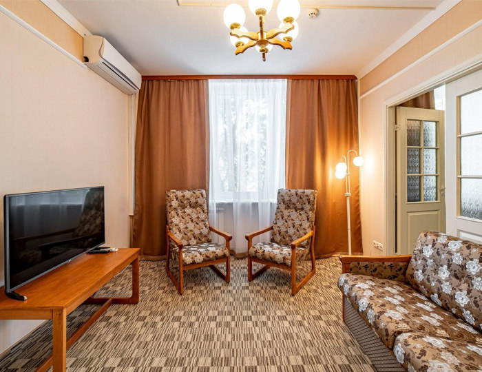 3-комнатный номер стандарт с 1 двуспальной кроватью - Отель «Дубна» (Корпус 1)