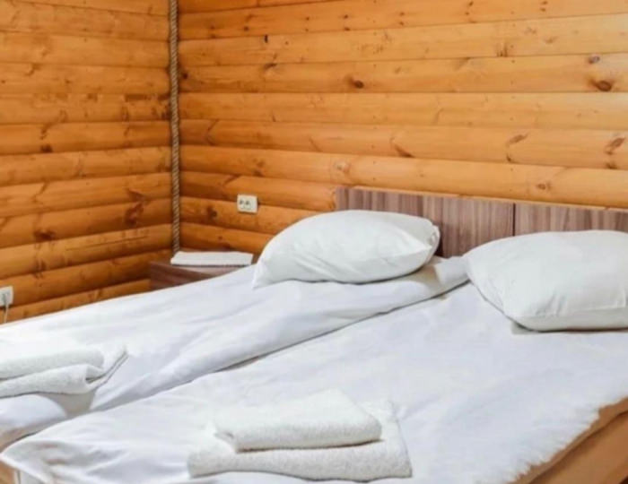 Номер стандарт с 1 двуспальной кроватью (корпус 2) - База отдыха «Клёвое место» Веселый