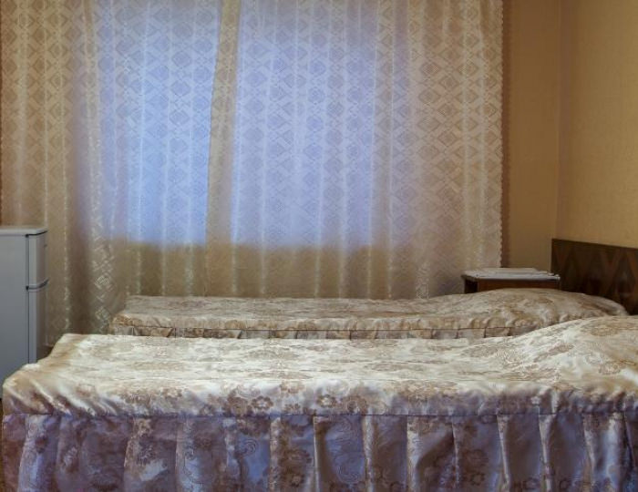 2-комнатный номер эконом с 4 односпальными кроватями (с завтраком) - Отель «Горняк» Оленегорск