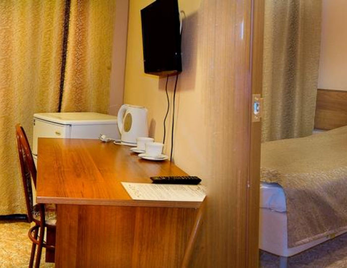 2-комнатный номер стандарт с 2 односпальными кроватями (с завтраком) - Отель «Горняк» Оленегорск