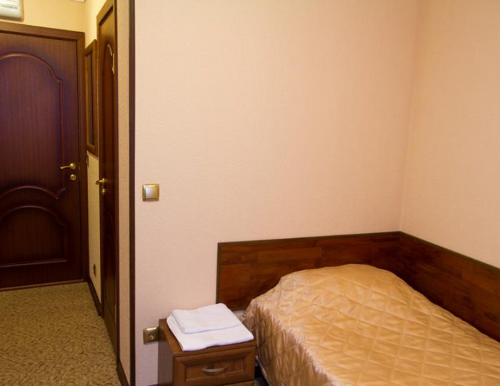 1-комнатный номер стандарт с 2 односпальными кроватями (с завтраком) - Отель «Горняк» Оленегорск