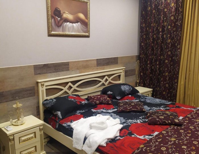 Номер делюкс улучшенный с 1 двуспальной кроватью - Мини-отель «Мираж» Москва