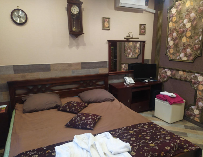 Номер делюкс улучшенный с 1 двуспальной кроватью - Мини-отель «Мираж» Москва