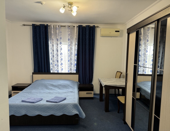 Номер улучшенный стандарт с 1 двуспальной кроватью - Отель «Престиж» Астрахань