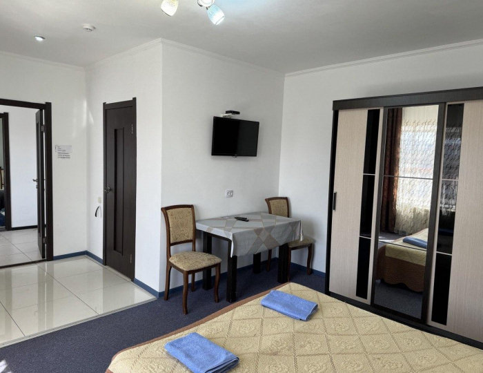 Номер улучшенный стандарт с 1 двуспальной кроватью - Отель «Престиж» Астрахань