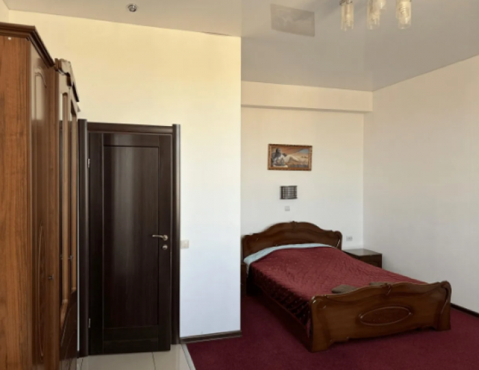 Номер полулюкс с 1 двуспальной кроватью - Отель «Престиж» Астрахань