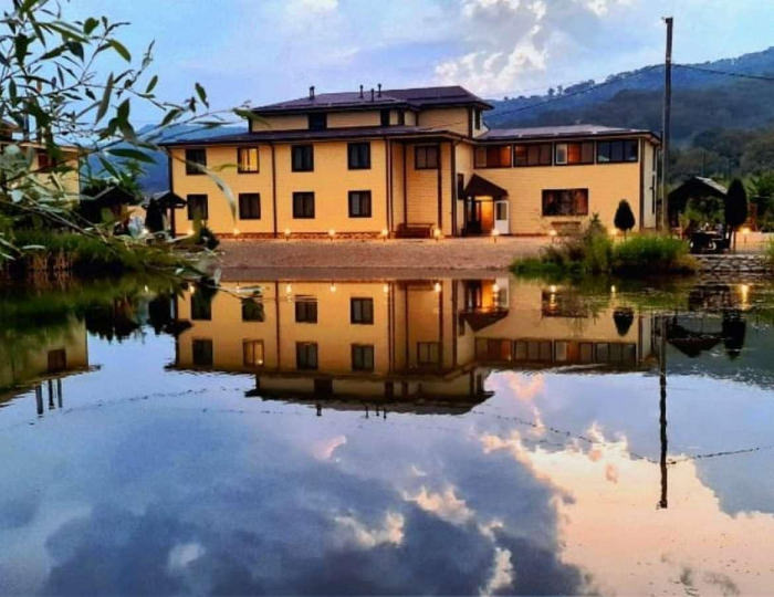 Загородный отель «Горное Озеро от Травел Хотелс Антураж» Даховская