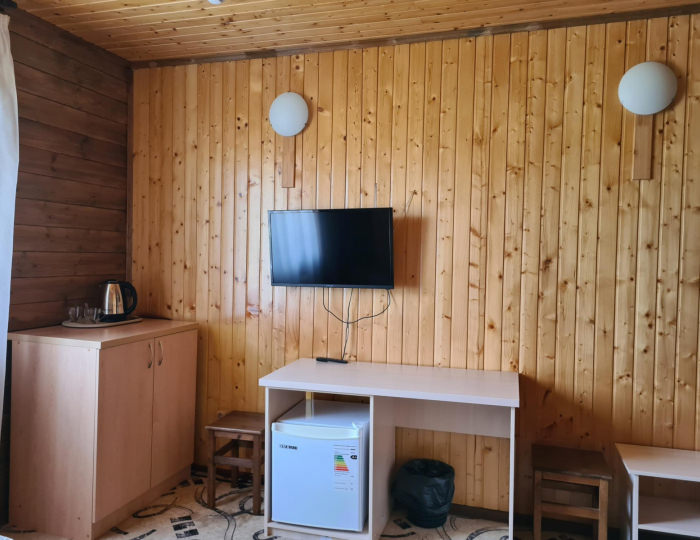 Номер стандарт с 1 двуспальной кроватью - База отдыха «Горная Слобода» Даховская