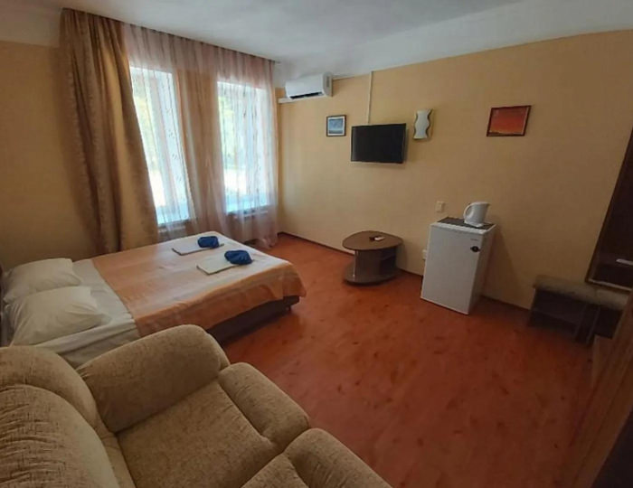 3-местный номер улучшенный комфорт с 1 двуспальной кроватью - Гостевой дом «Семейный уют» Катунь