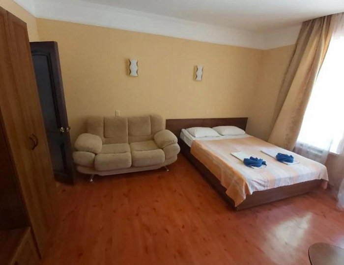 3-местный номер улучшенный комфорт с 1 двуспальной кроватью - Гостевой дом «Семейный уют» Катунь