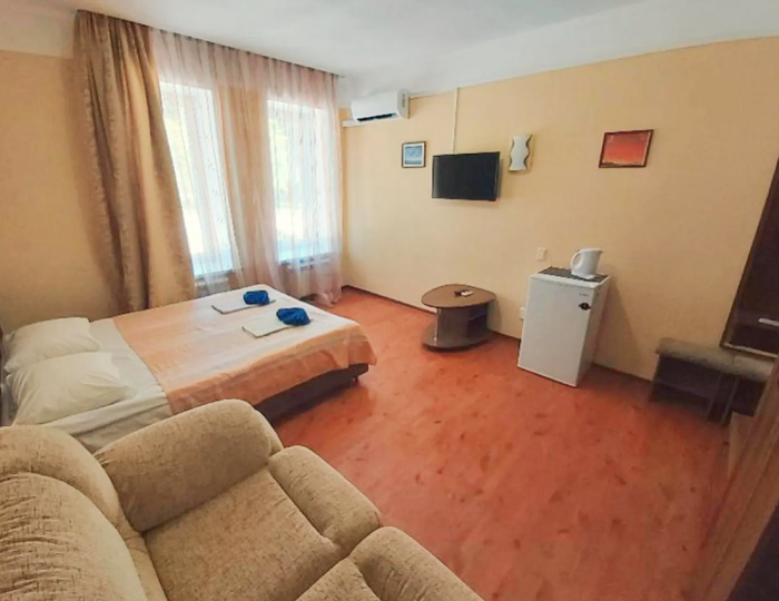 3-местный номер улучшенный комфорт с 1 двуспальной кроватью - Гостевой дом «Семейный уют» Катунь