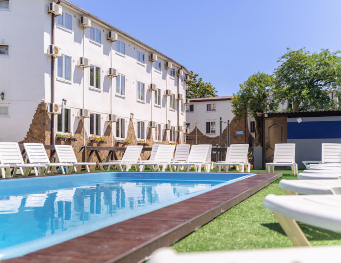 Отель «Максим Парк-Лоо» Лоо