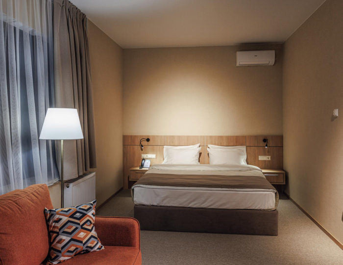 Номер комфорт с 1 двуспальной кроватью с балконом - Отель «Пион» Геленджик