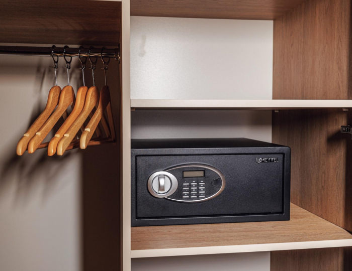 Номер комфорт с 1 двуспальной кроватью с балконом - Отель «Пион» Геленджик