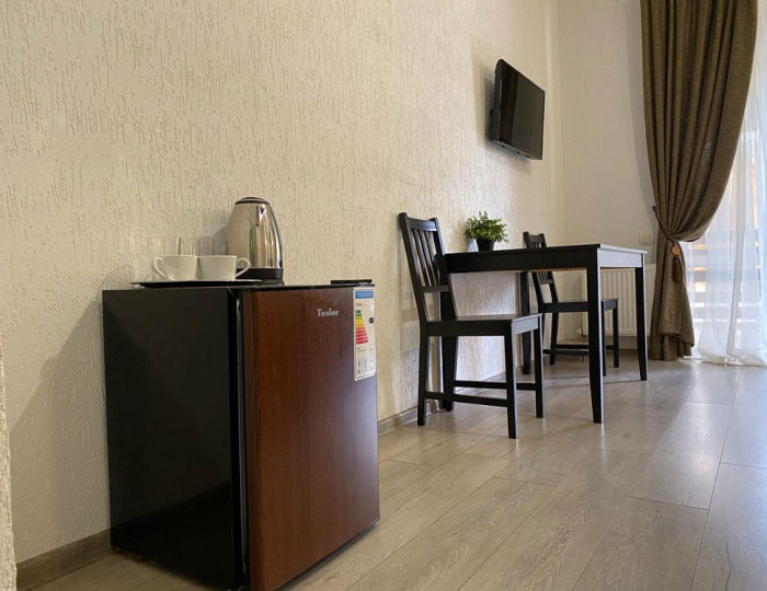 Номер делюкс с 1 двуспальной кроватью и балконом - Загородный отель «Каштан» Даховская