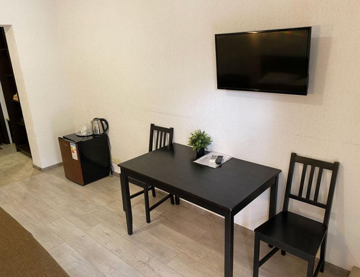 Номер делюкс с 1 двуспальной кроватью и балконом - Загородный отель «Каштан» Даховская