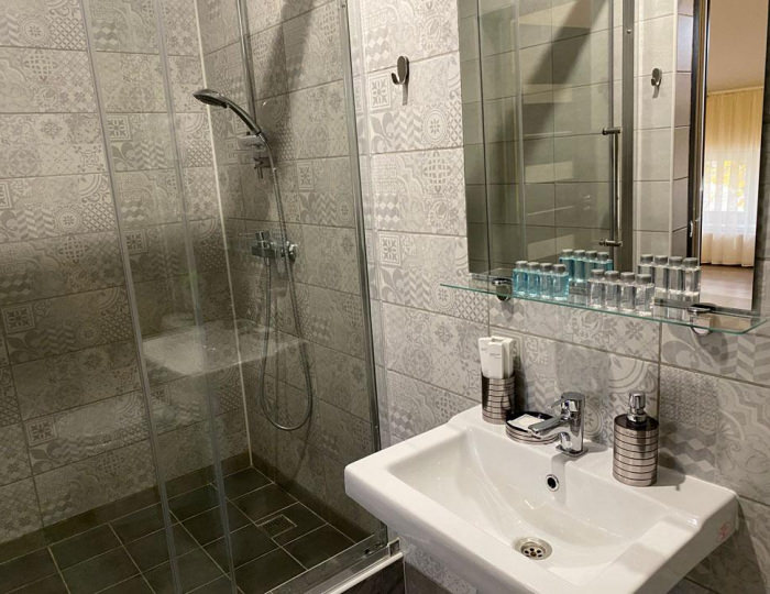 Номер стандарт с 1 двуспальной кроватью (мансарда) - Загородный отель «Каштан» Даховская