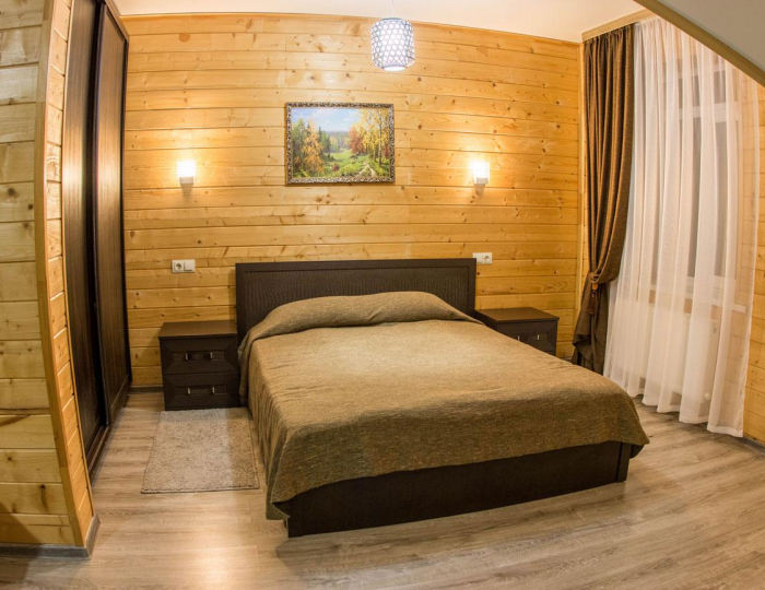 Номер люкс с 1 двуспальной кроватью (мансарда) с видом на реку - Загородный отель «Каштан» Даховская