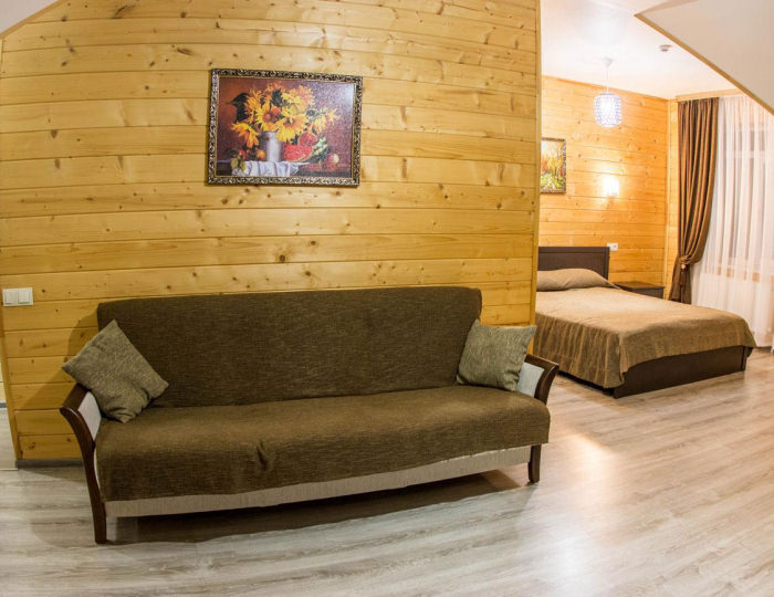 Номер люкс с 1 двуспальной кроватью (мансарда) с видом на реку - Загородный отель «Каштан» Даховская