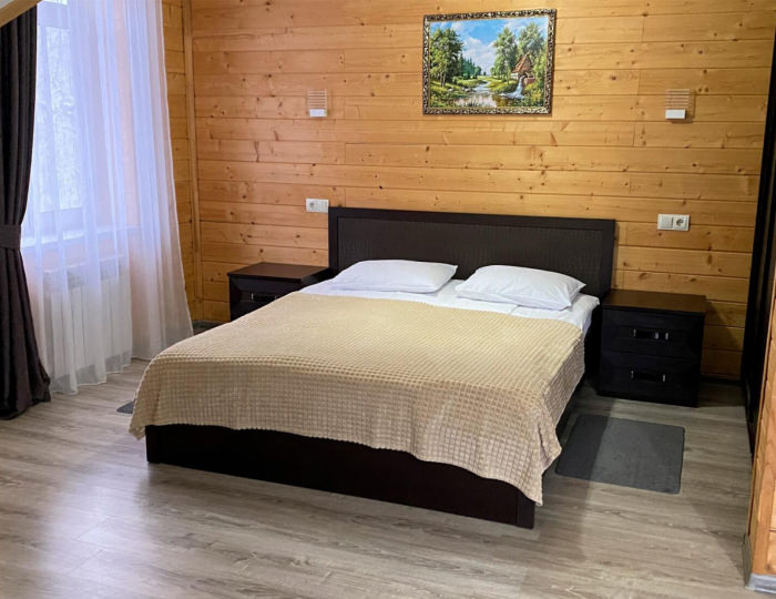 Номер люкс с 1 двуспальной кроватью (мансарда) с видом на горы - Загородный отель «Каштан» Даховская