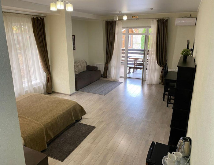 4-местный номер стандарт семейный с террасой - Загородный отель «Каштан» Даховская