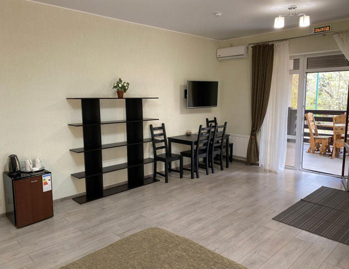 4-местный номер стандарт семейный с террасой - Загородный отель «Каштан» Даховская